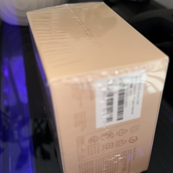 Beats x Kim Fit Pro Earbuds - Picture 2 of 2